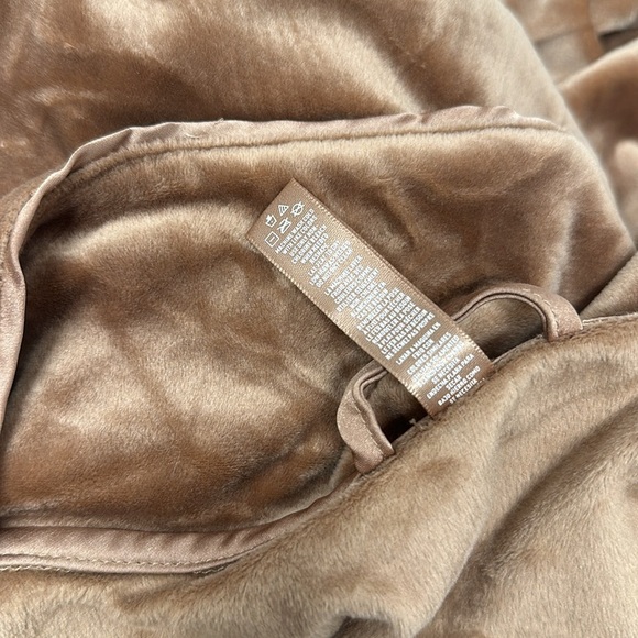 Skims Velour Button Up Sleep Shirt Collared Crushed Velvet Top Tan Plus Size 2X - Picture 8 of 10